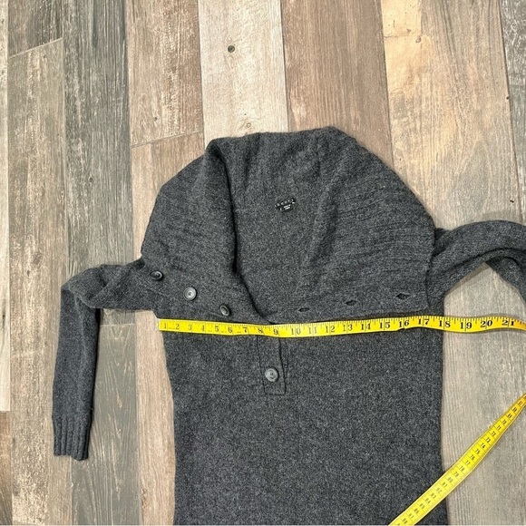 THEORY Riva Women Gray 100% Cashmere Cowl Neck Sweater Size Small Button Accent - Picture 7 of 8